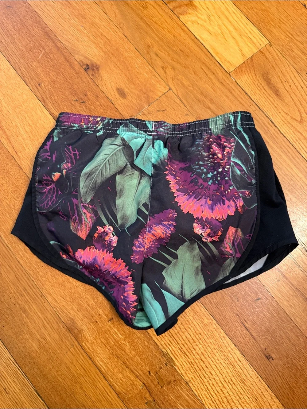 Nike girls dark Floral Running Shorts - Black with Purple Floral small nwot